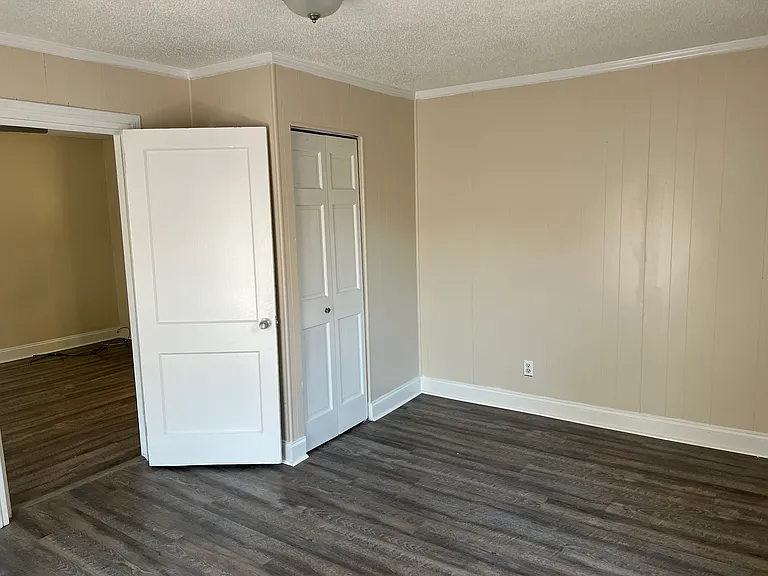 380 Sharpe St — Photo 8