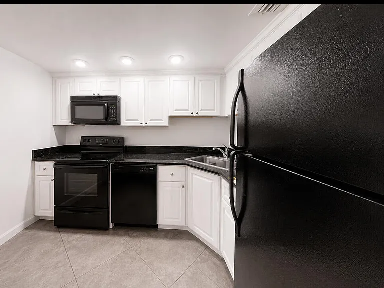 3740 Inverrary Dr #3G — Photo 13