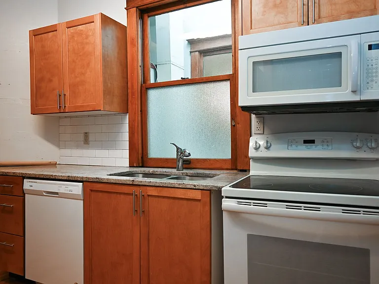 402 S 6th St — Photo 21
