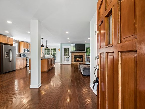 4th image of 228 Kensington Pl