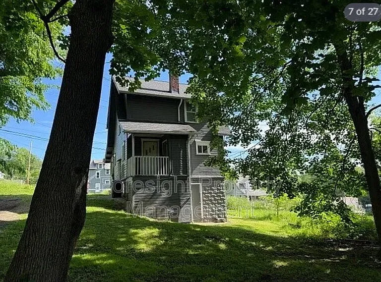 692 W Thornton St — Photo 24