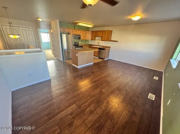 1941 Bragaw Square Pl, Anchorage, AK 99508