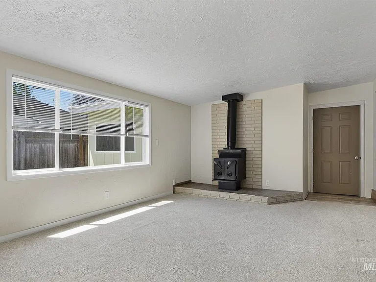 2504 S Annett St — Photo 8