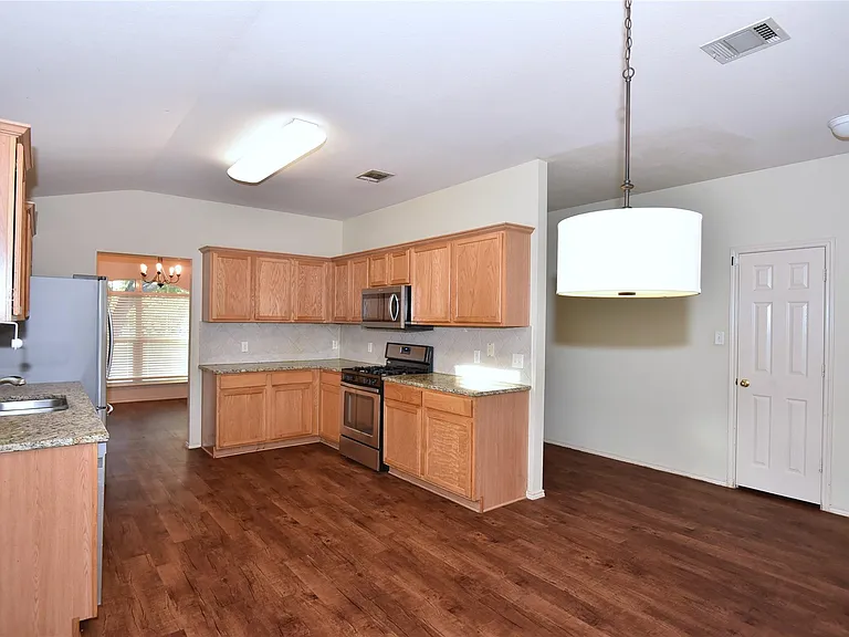 3305 Stonewall Dr — Photo 5