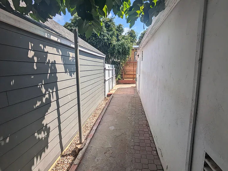 2321 Etiwanda St #E — Photo 8