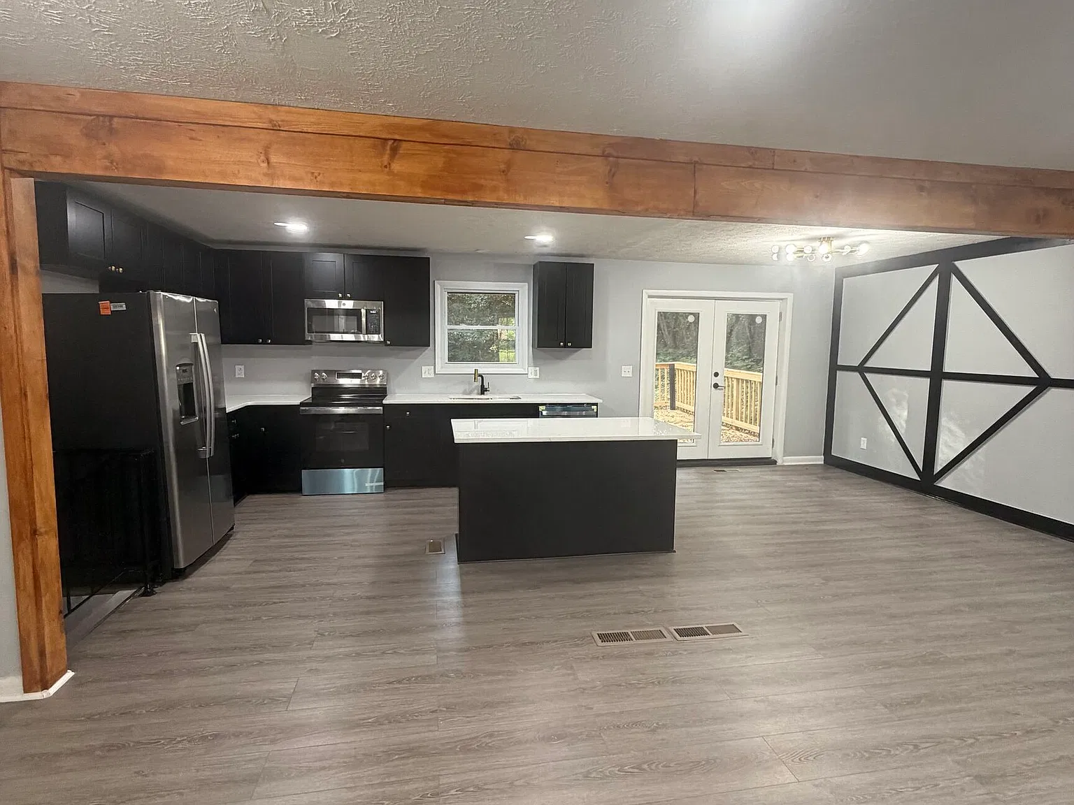 4 bed, 3.0 bath, 1898 sqft, $2,100 — Photo 4