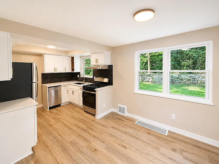418 Pennwood Dr — Photo 4