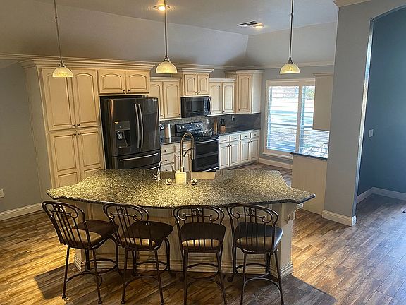 2nd image of 7813 Pineridge Dr