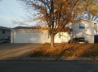 1143 Denver Dr, Carpentersville, IL 60110