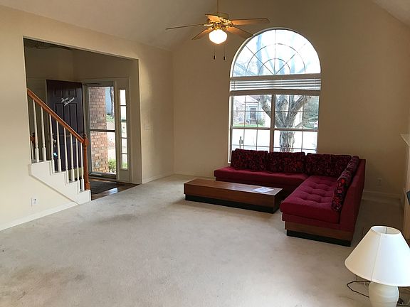 3rd image of 313 Crooked Oak Ct