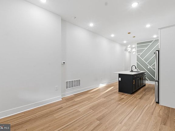 3rd image of 3421 N 22nd St