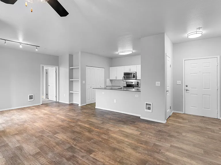 Center Pointe Apartment Homes — Photo 7