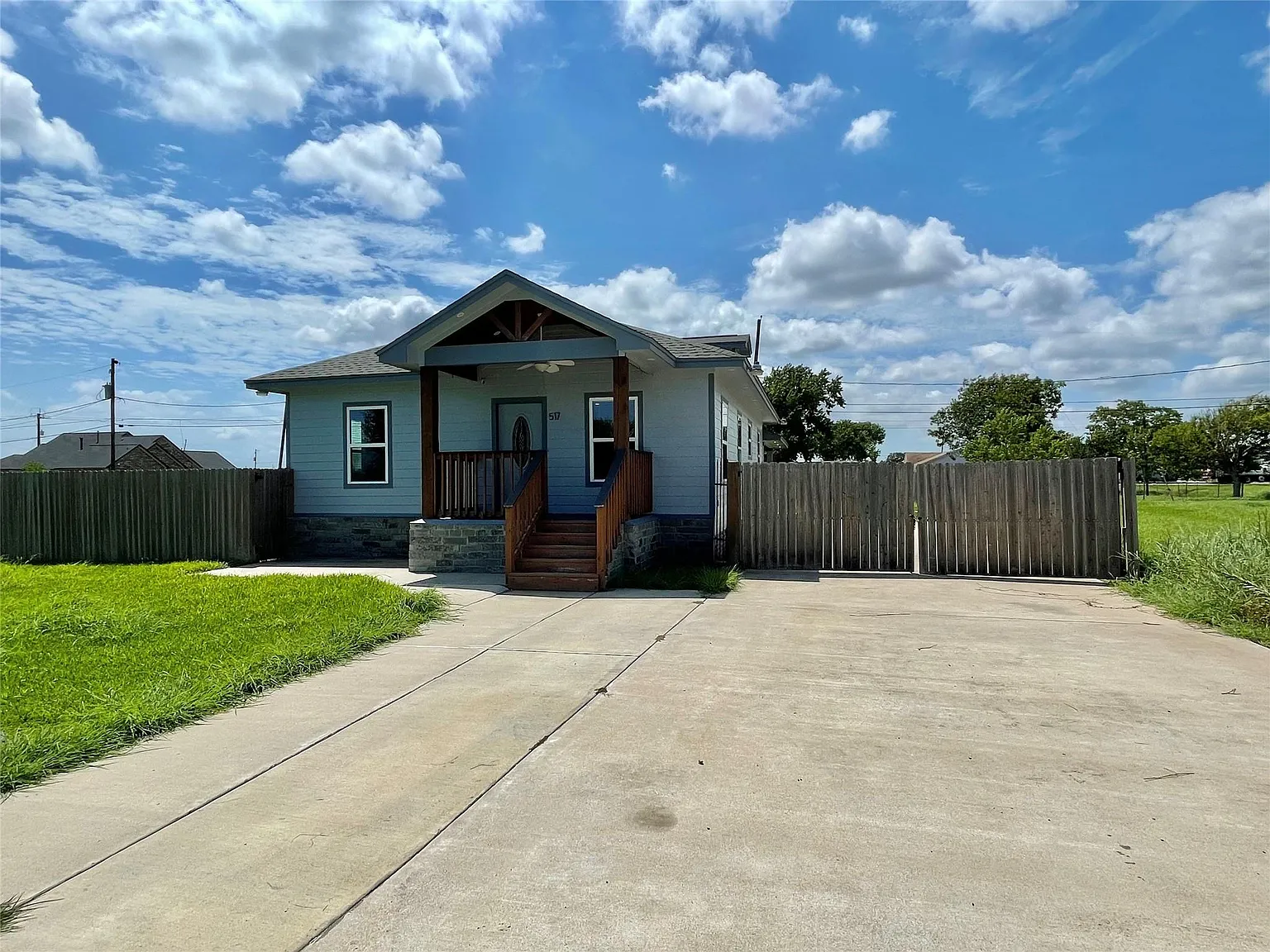 3 bed, 2.5 bath, 1120 sqft, $1,650 — Photo 2