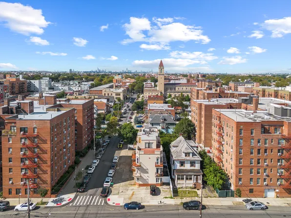 1901 Voorhies Avenue image 22 of 24