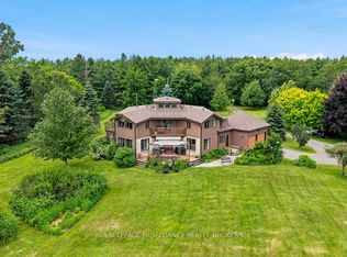 2576 Howe Island Dr, Frontenac Islands, ON K7G2V6