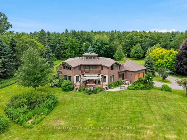 2576 Howe Island Dr, Frontenac Islands, ON K7G 2V6