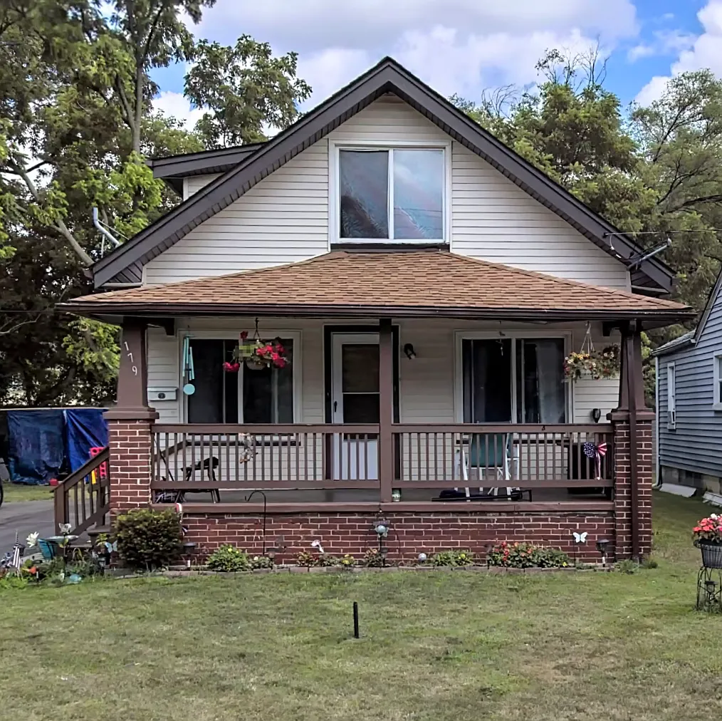 3 bed, 1076 sqft, $1,300 — Photo 1