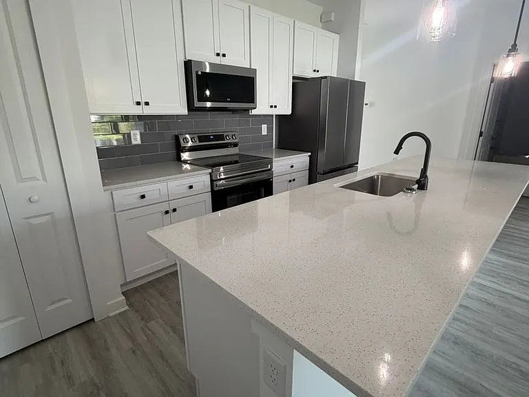2210 Wayne Ave S — Photo 10