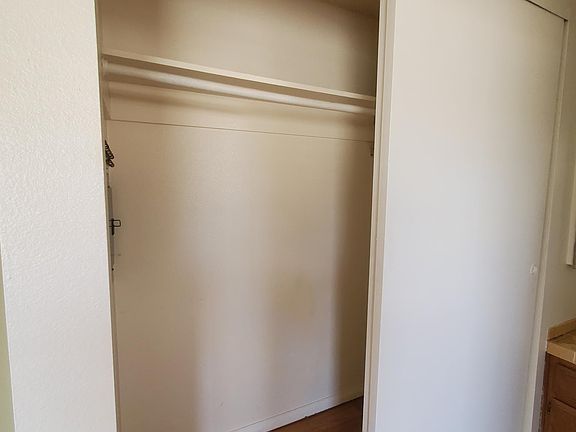 3rd image of 910 Tourmaline St