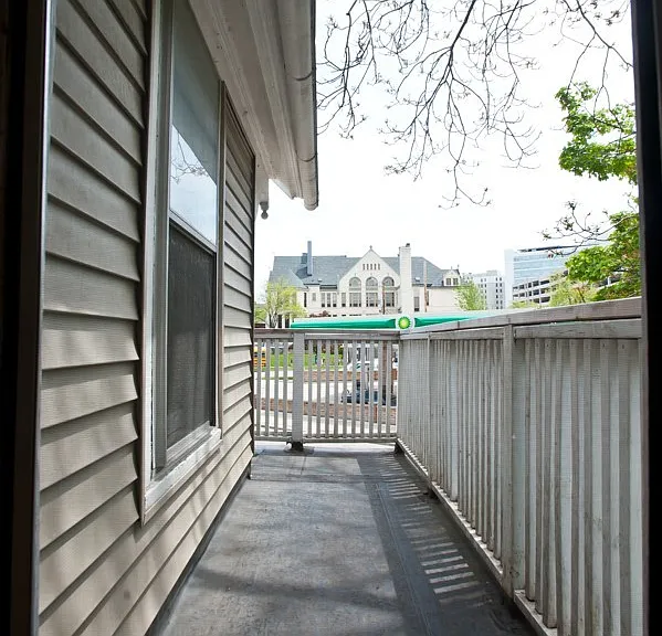 8/1-$1745 3 BR with Laundry, Upper Flat Close to Lakefront and UWM - 2431 N Farwell — Photo 7