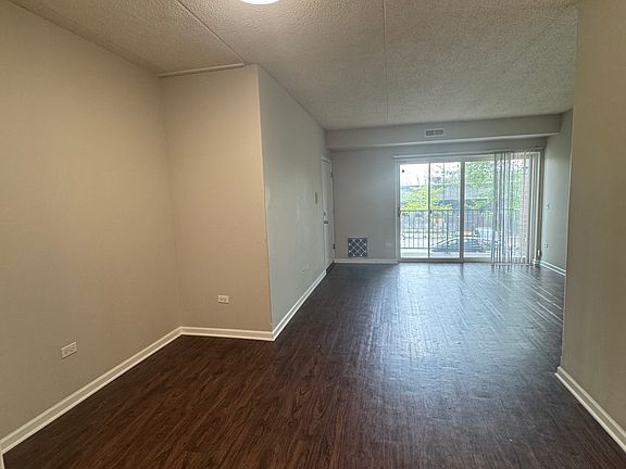 5th image of 5045 N Northwest Hwy #102