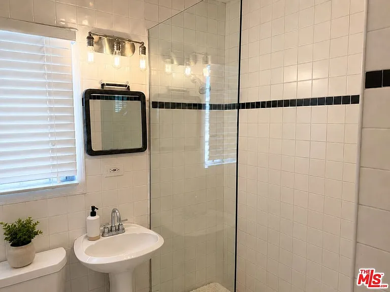 900 N Gardner St #7463 — Photo 8