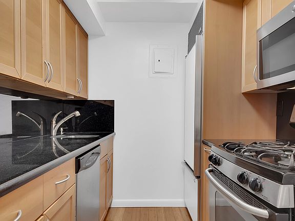 4th image of 225 E 57th St APT 16-B