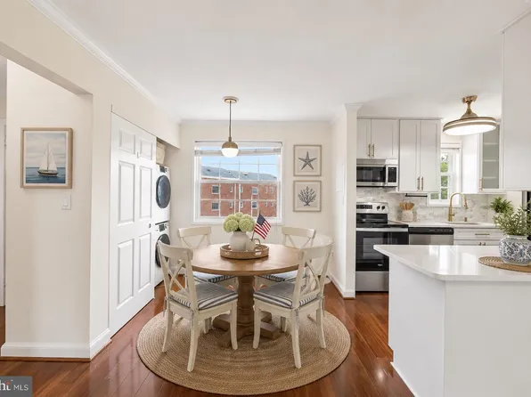 1722 W Abingdon Dr APT 301, Alexandria, VA 22314