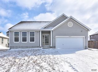 2413 Ridgeview Dr, Papillion, NE 68046