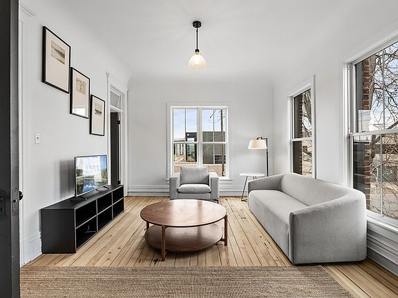 3rd image of 416 10th Ave N #1009
