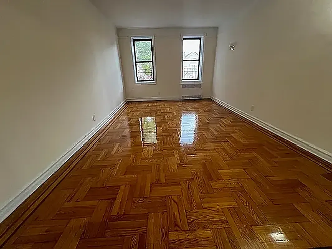 1001 Avenue H — Photo 2