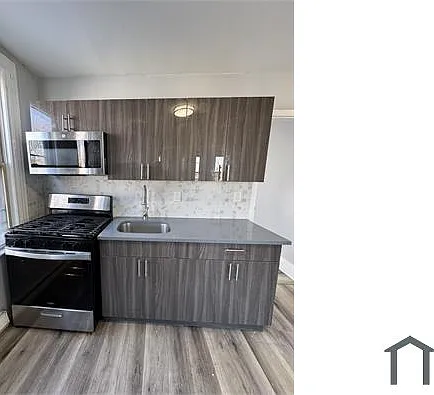 113 Webster Ave #3R — Photo 2