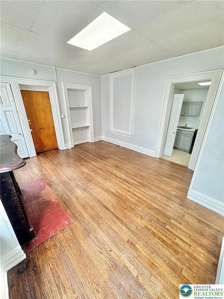 1 bed, 1.0 bath, 450 sqft, $895 — Photo 3