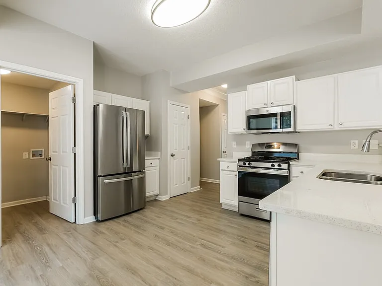 802 Pinder Point Ct — Photo 9