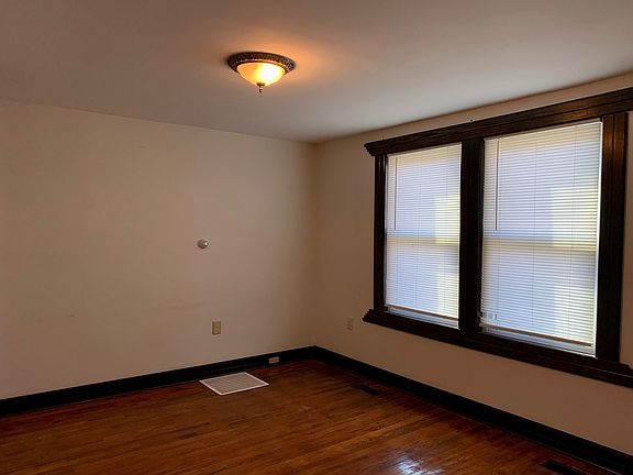 3rd image of 407 N Water St