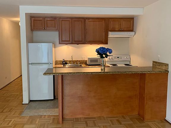 2nd image of 3726 Broderick St APT 6