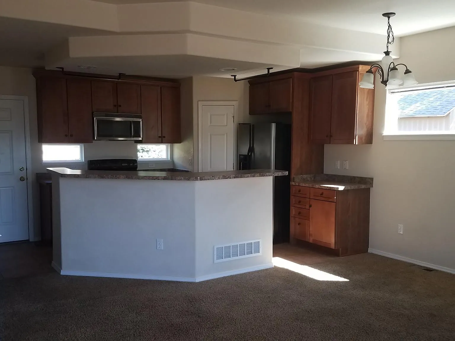3 bed, 1316 sqft, $2,150 — Photo 3