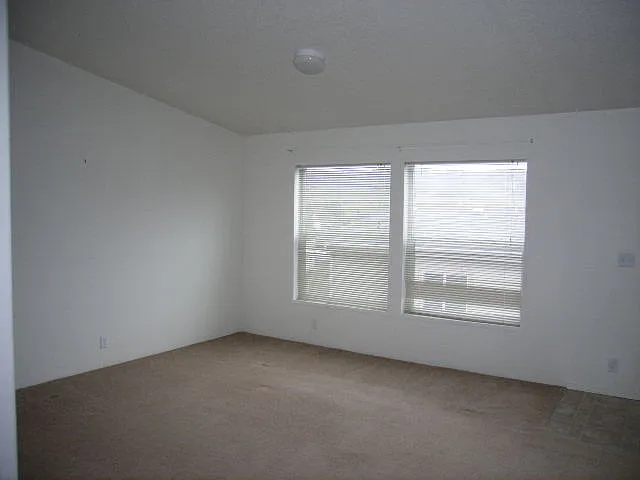 3 bed, 1300 sqft, $1,350 — Photo 4