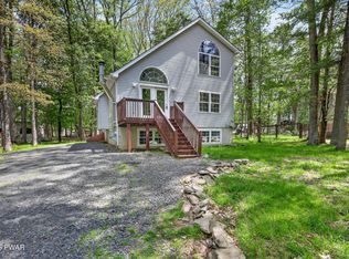 131 Marcel Dr, Dingmans Ferry, PA 18328