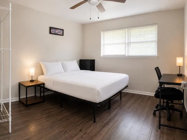 (undisclosed Address), Houston, TX 77033