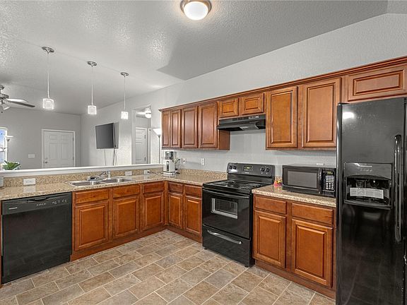 2nd image of 2862 Wyandotte Ave