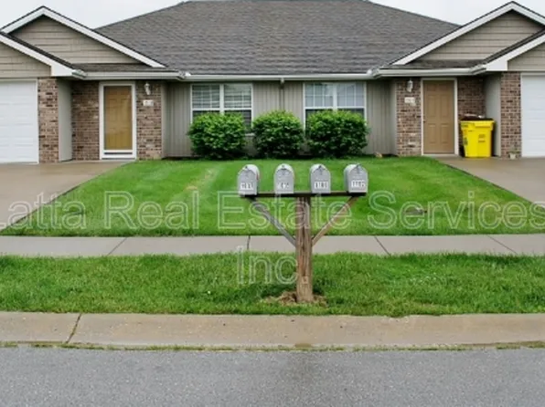 1035 NW Willow Dr, Grain Valley, MO 64029