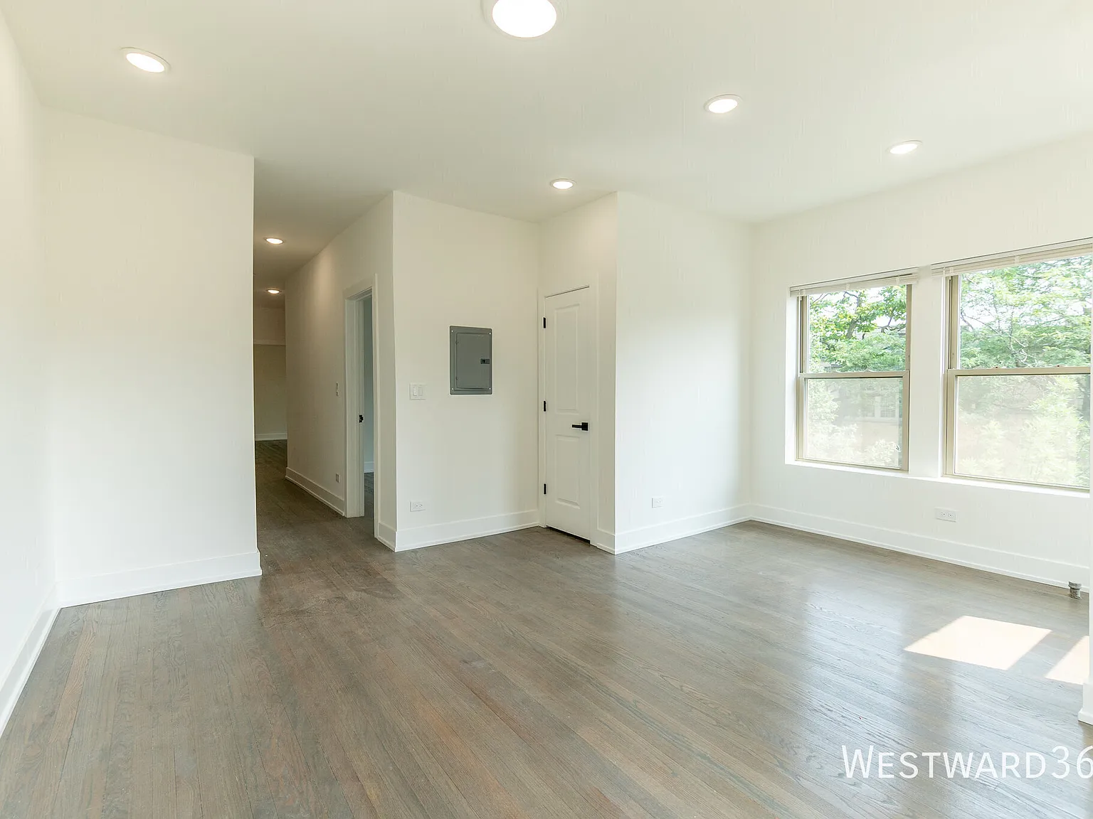 Oct 1 Start - Top Floor Corner 2bd/1bth With Wd — Photo 2