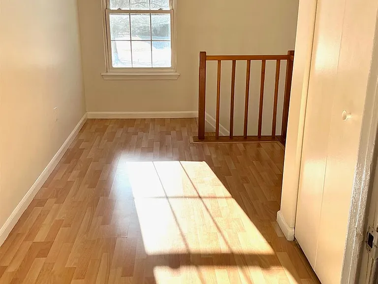 246 Hyde Park Rd — Photo 9