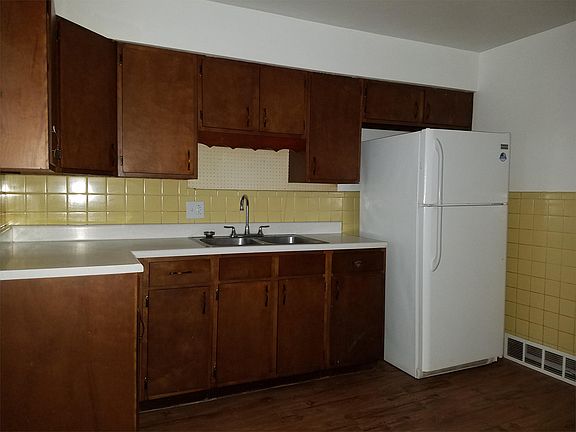 3rd image of 3818 Wisconsin Ave