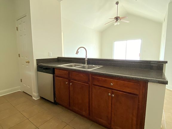 2nd image of 3425 Town Creek Cir