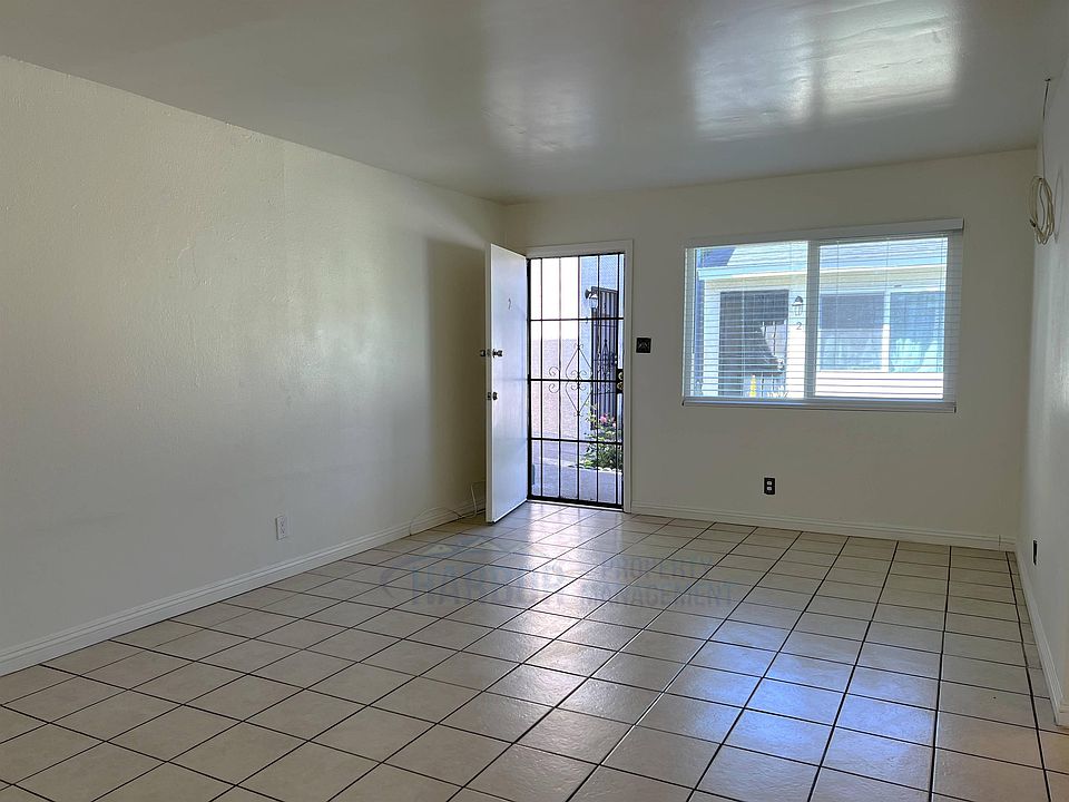 1st image of 571 W 4th St #2