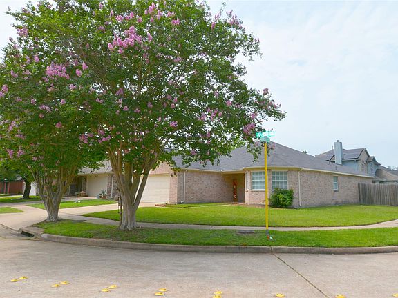 2nd image of 19330 Larissa Dr