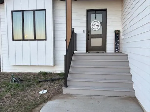 4095 Acres Dr, Dickinson, ND 58601