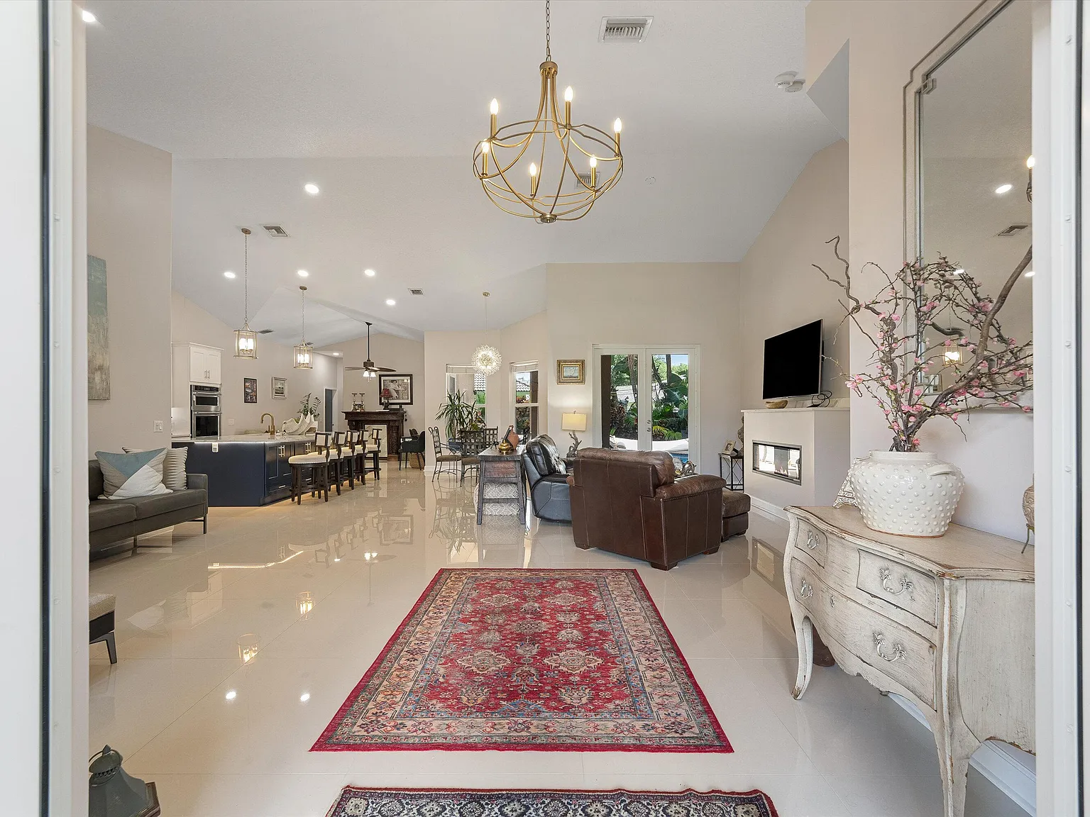 4 bed, 3.0 bath, 2411 sqft, $11,000 — Photo 4
